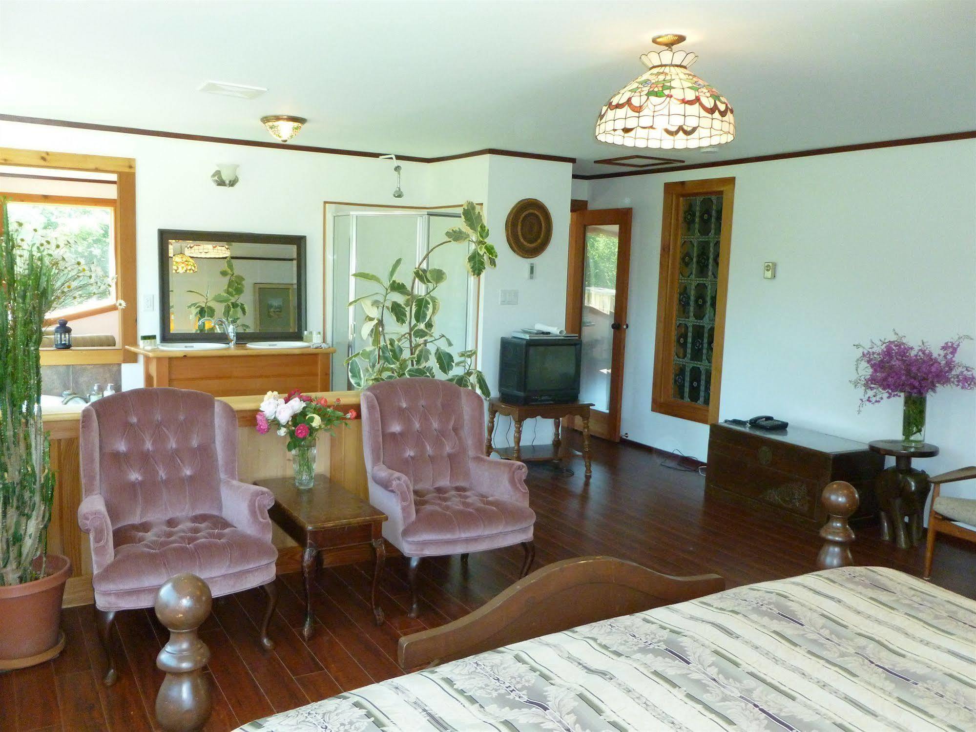 Harrison Hammond House Farmstay Harrison Mills 외부 사진